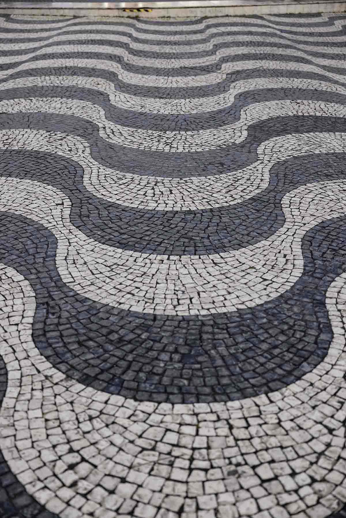 The three dimensional tile pattern in Rossio Square can induce sea sickness 
